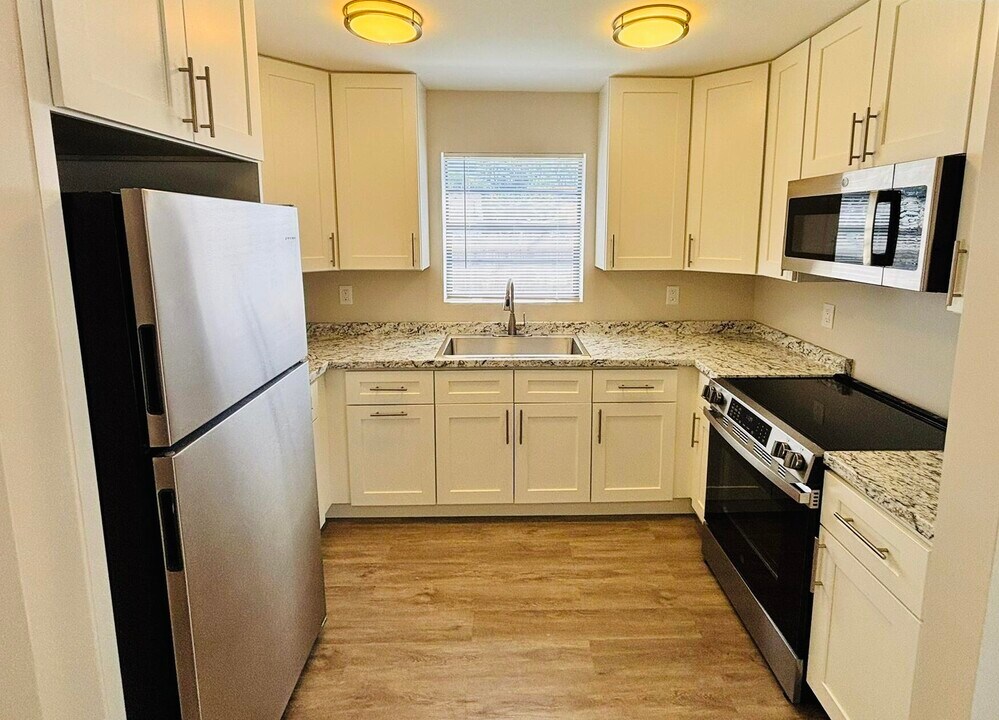 3082 Swain Blvd in Greenacres, FL - Building Photo