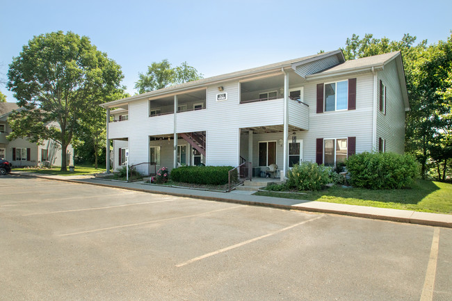 Hunters Run Apartments, LLC in Newton, IA - Foto de edificio - Building Photo