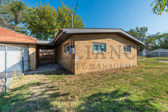 1233 S Vine St in Wichita, KS - Building Photo - Building Photo