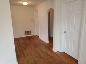 1109 Jefferson St in Columbia, MO - Foto de edificio - Building Photo