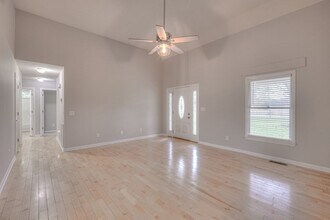 5020 Old Salem Rd in Rockvale, TN - Foto de edificio - Building Photo