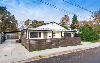 2304 Michigan Blvd in West Sacramento, CA - Foto de edificio - Building Photo