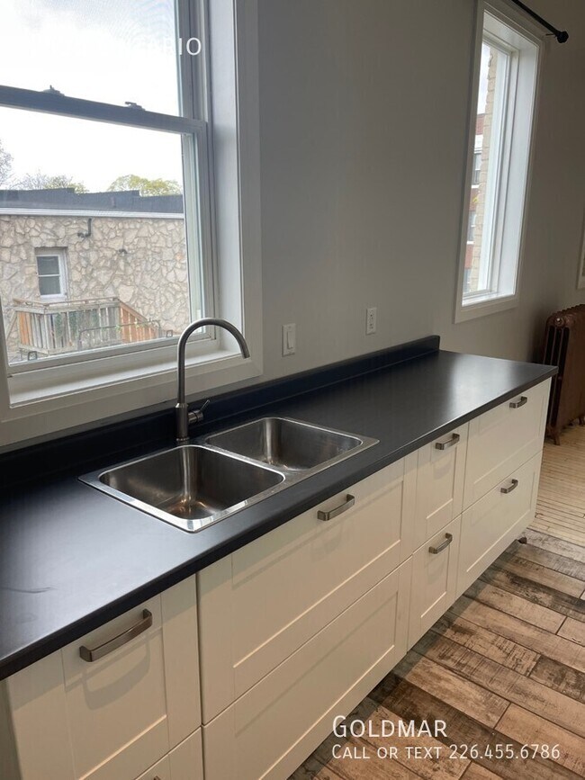 Incredible Walkerville Character 1-Bedroom in Windsor, ON - Building Photo - Building Photo