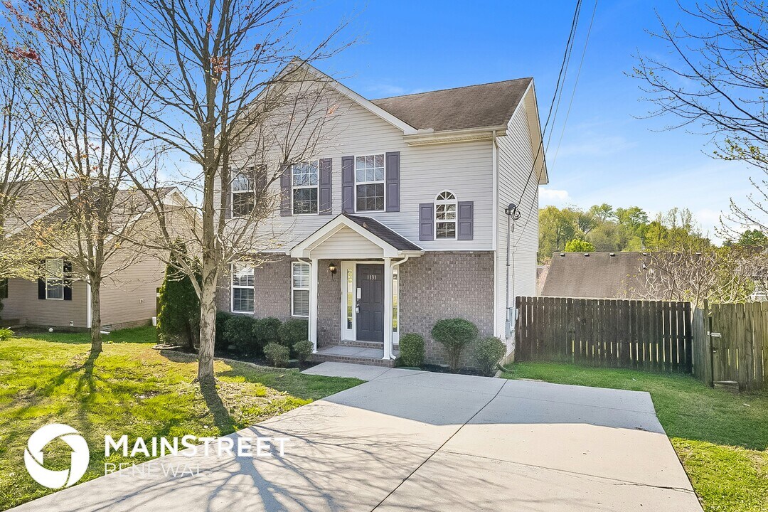 1131 Geneil Ln in La Vergne, TN - Building Photo