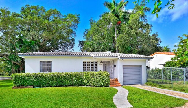 2500 Overbrook St in Miami, FL - Building Photo - Building Photo