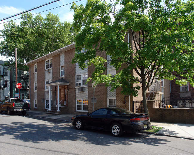 115 Pulaski St in Newark, NJ - Building Photo - Building Photo