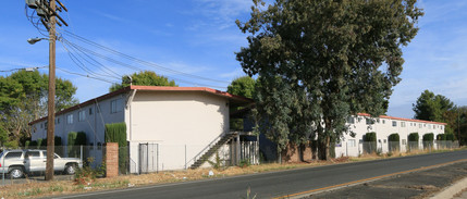 Lake Crest Apartments in Marysville, CA - Foto de edificio - Building Photo
