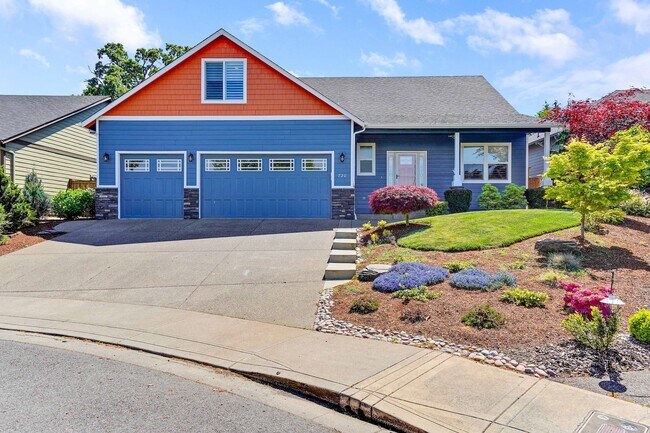 property at 720 Bella Terra Ave SE