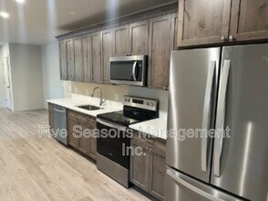 4 Laurel Hill Dr in South Burlington, VT - Foto de edificio - Building Photo