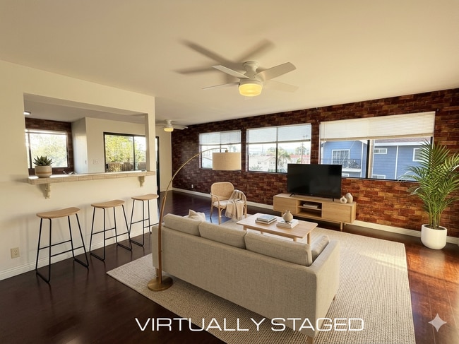 7305 Milwood Ave, Unit 5 in Canoga Park, CA - Building Photo - Building Photo