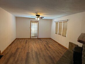 406 Smokey Bear Blvd in Capitan, NM - Building Photo - Building Photo