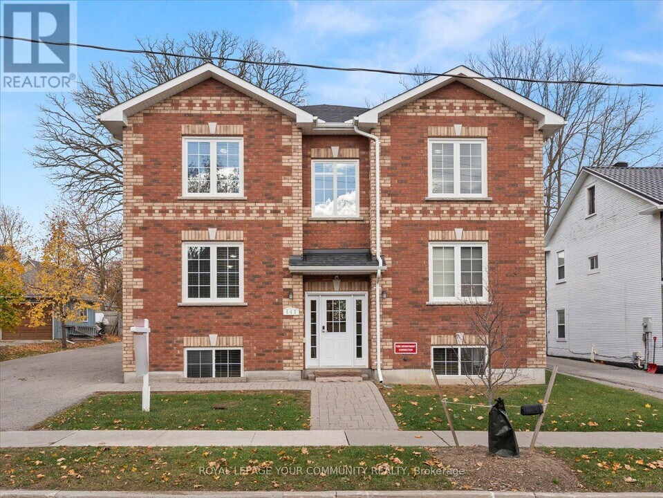 443 Timothy St in Newmarket, ON - Building Photo