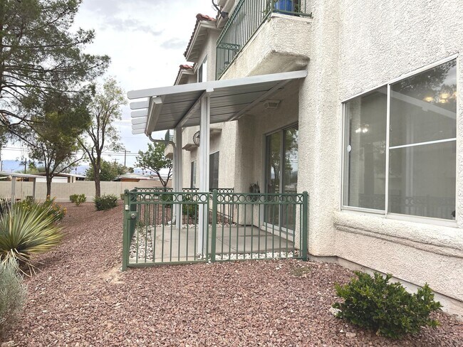 6201 E Lake Mead Blvd in Las Vegas, NV - Building Photo - Building Photo