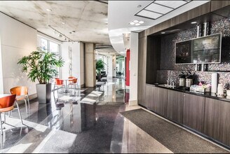1901 Post Oak Blvd, Unit # 3115 in Houston, TX - Foto de edificio - Building Photo