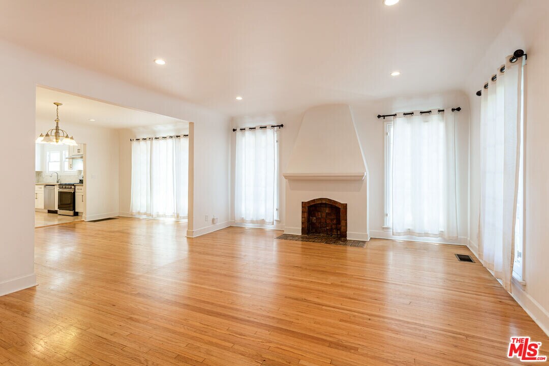 840 S Curson Ave in Los Angeles, CA - Building Photo