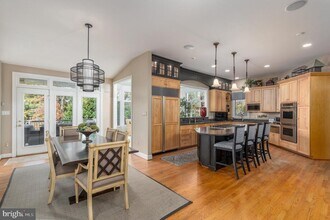 7818 Crownhurst Ct in McLean, VA - Building Photo - Building Photo