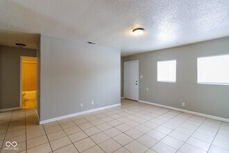 6213 Commodore Dr in Indianapolis, IN - Building Photo - Building Photo