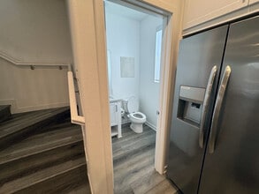 13031 Centre Dr in Garden Grove, CA - Foto de edificio - Building Photo