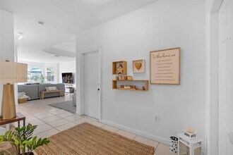 11451 NW 68th Terrace in Doral, FL - Building Photo - Building Photo