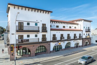 Gateway Apartments in Santa Maria, CA - Foto de edificio - Building Photo