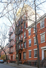 44 Perry St in New York, NY - Building Photo - Building Photo