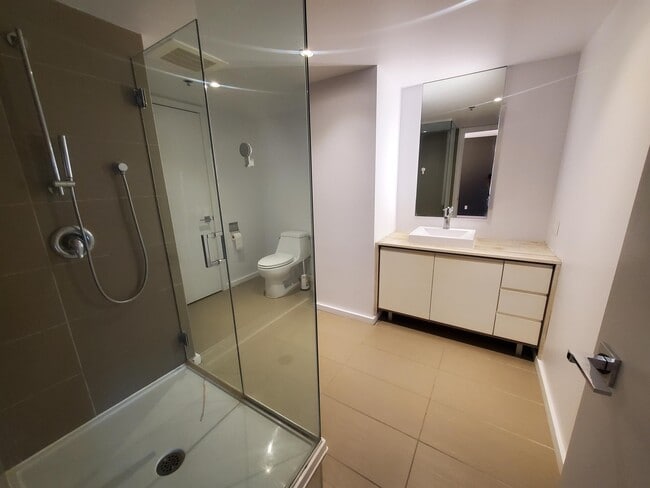 property at 350 Bd de Maisonneuve