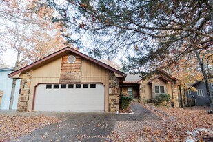 33 Encantado Way in Hot Springs Village, AR - Building Photo