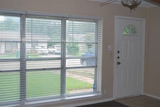 1609 Wayne St in Denton, TX - Building Photo - Building Photo