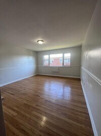 418 Stuyvesant Ave photo'