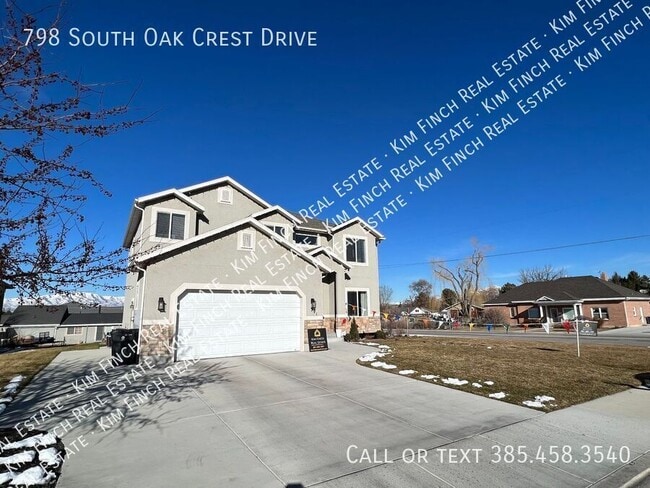 property at 798 S Oak Crest Dr