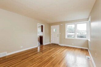 1625 Mulford St in Evanston, IL - Building Photo - Building Photo