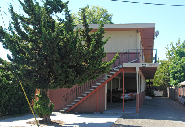 725 San Pablo Ave in Rodeo, CA - Building Photo - Building Photo