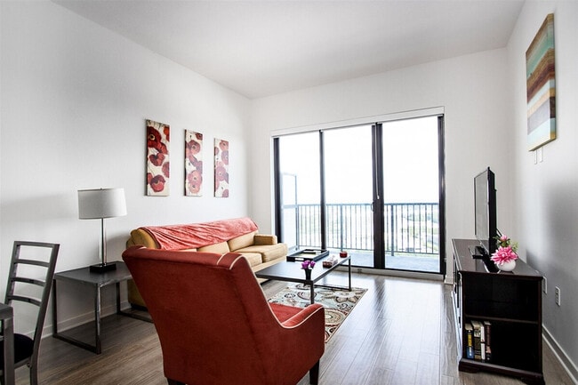 1905 Holcombe Blvd in Houston, TX - Building Photo - Building Photo