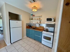 115 Ellis Ln in Eastpoint, FL - Building Photo - Building Photo