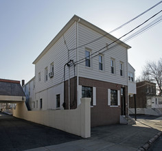 634 Stuyvesant Ave in Lyndhurst, NJ - Building Photo - Building Photo