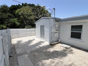 2226 Cody St, Unit 2 in Hollywood, FL - Building Photo - Building Photo