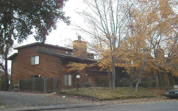 Drake Apartments in Davis, CA - Building Photo - Building Photo