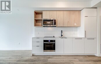 1185 Dupont St in Toronto, ON - Building Photo - Building Photo