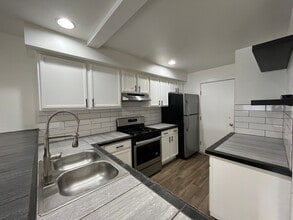 1706 E Illinois St in Bellingham, WA - Building Photo - Building Photo