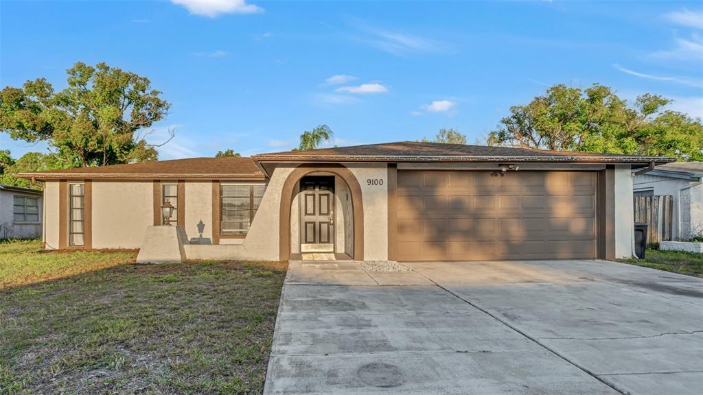 9100 Hunt Club Ln in Port Richey, FL - Building Photo