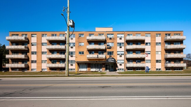 Franklin Manor Apartments in Kitchener, ON - Building Photo - Building Photo