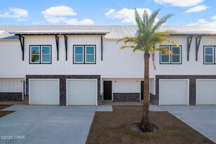 6977 Patronis Dr in Panama City, FL - Building Photo