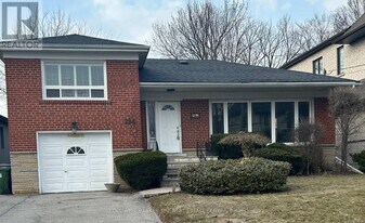 294 Betty Ann Dr in Toronto, ON - Building Photo