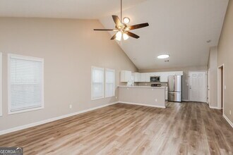 5563 Newberry Point Dr in Flowery Branch, GA - Building Photo - Building Photo