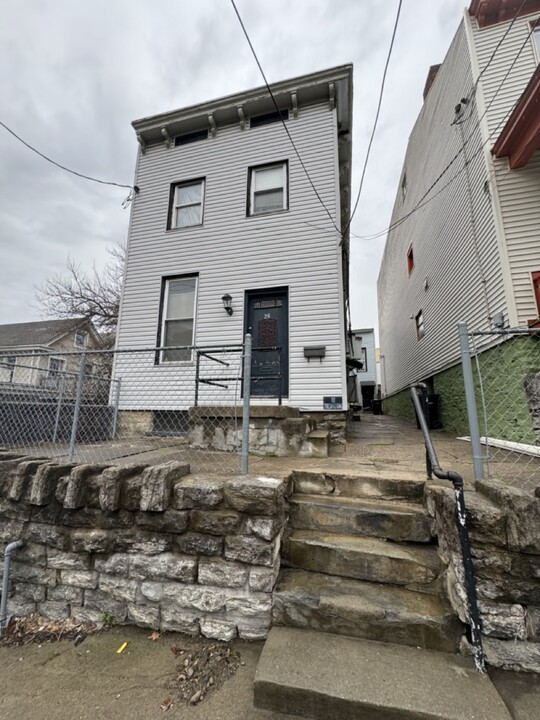 26 W Daniels St in Cincinnati, OH - Building Photo