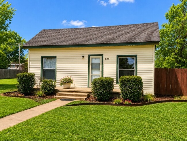 property at 230 W Comanche St