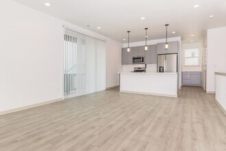 Landings at Gateway in Denver, CO - Foto de edificio - Building Photo