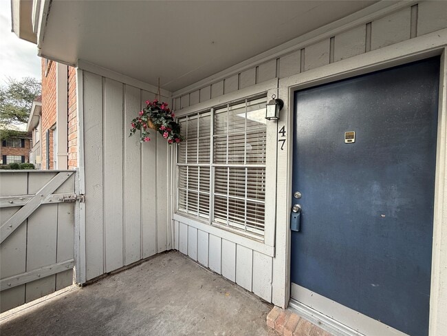 2250 Bering Dr in Houston, TX - Building Photo - Building Photo