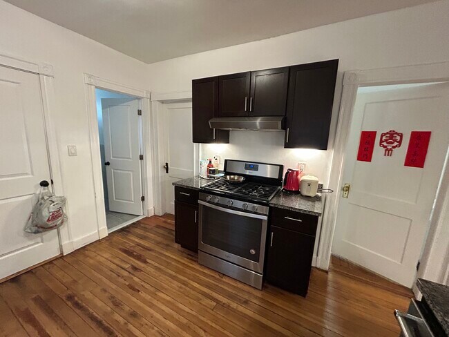 11 Harold St, Unit 1