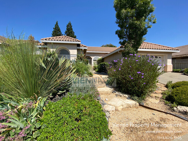 7565 Locomotive Ln in Roseville, CA - Building Photo - Building Photo